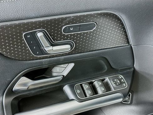 Used 2025 Mercedes-Benz GLA 250 image 15