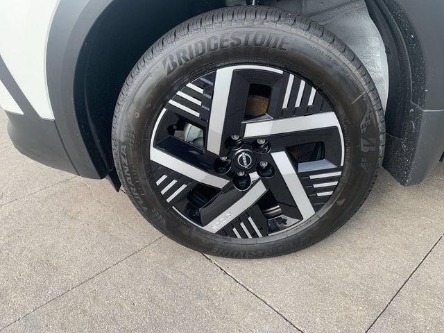 New 2026 Nissan Kicks SV w/ Cold Weather Package FWD image 31