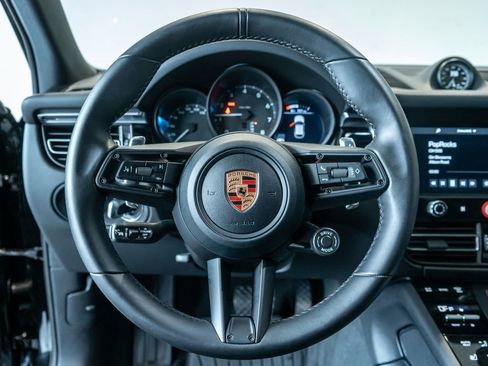 Certified 2026 Porsche Macan AWD/4WD image 17