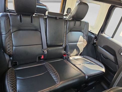 Used 2023 Jeep Wrangler Unlimited Sahara AWD/4WD image 17