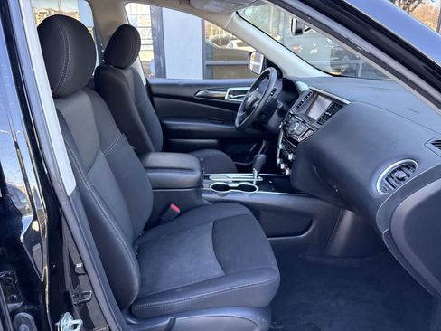 Used 2020 Nissan Pathfinder SV image 13