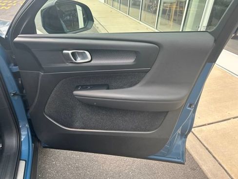 Certified 2025 Volvo XC40 B5 Plus AWD/4WD image 14