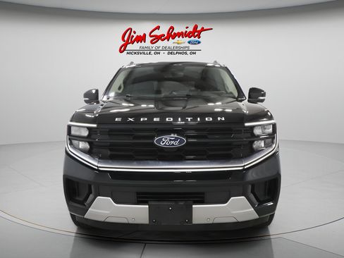 Used 2025 Ford Expedition Platinum w/ Platinum Ultimate Package AWD/4WD image 3