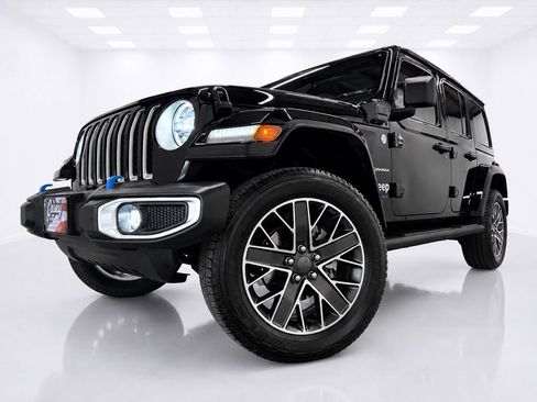 Used 2023 Jeep Wrangler Unlimited Sahara w/ Cold Weather Group AWD/4WD image 10