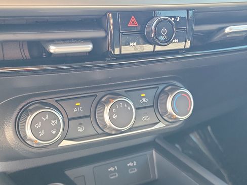 Certified 2025 Nissan Kicks SV image 27