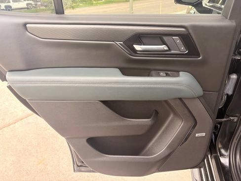 Used 2025 GMC Yukon AT4 AWD/4WD image 29