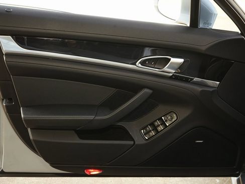 Used 2014 Porsche Panamera S image 21