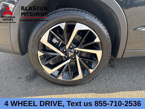 Used 2024 Mitsubishi Outlander 4WD Plug-In Hybrid image 6