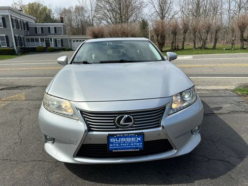 Used 2013 Lexus ES 350 w/ Luxury Pkg FWD image 2