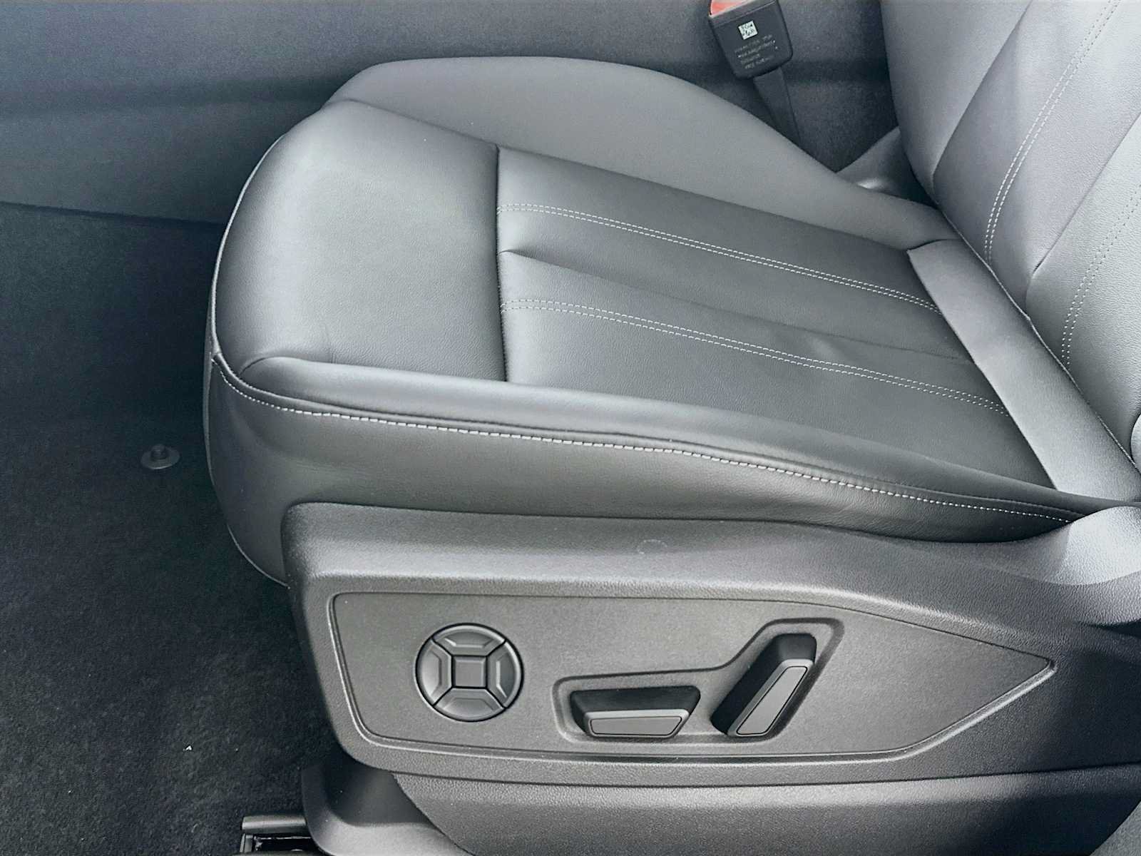 Certified 2025 Audi Q5 Premium w/ Premium Plus AWD/4WD image 17