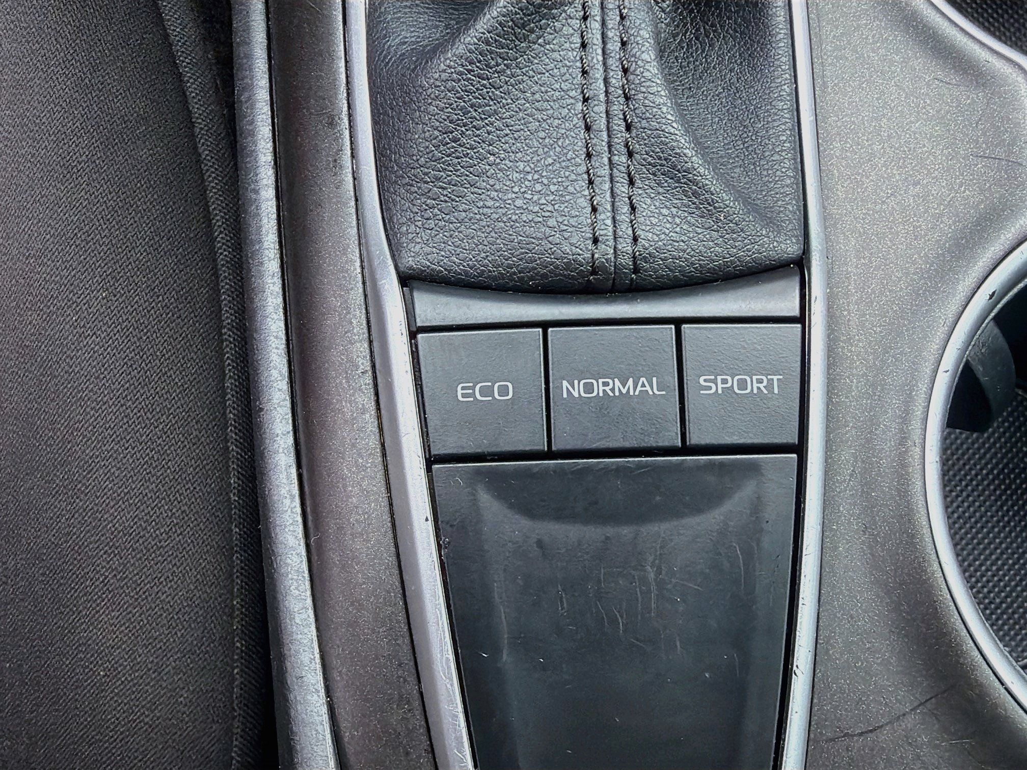 Used 2024 Toyota Camry LE FWD image 27
