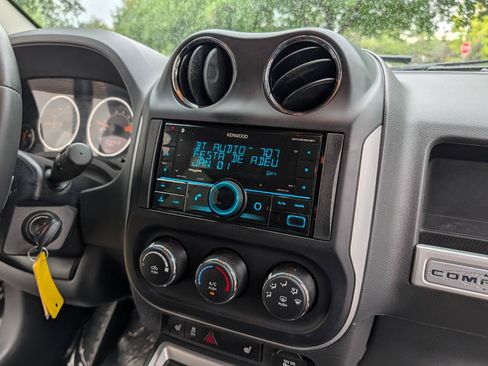Used 2016 Jeep Compass Latitude AWD/4WD image 13