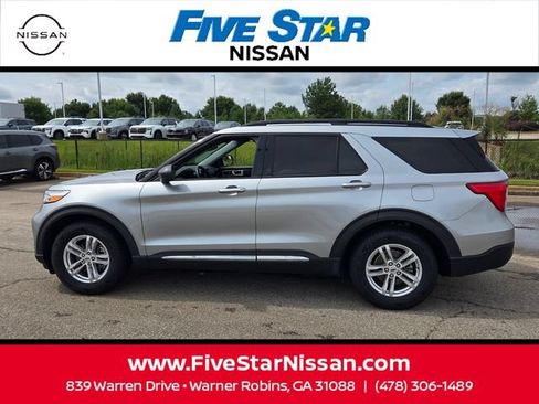 Used 2023 Ford Explorer XLT RWD image 4