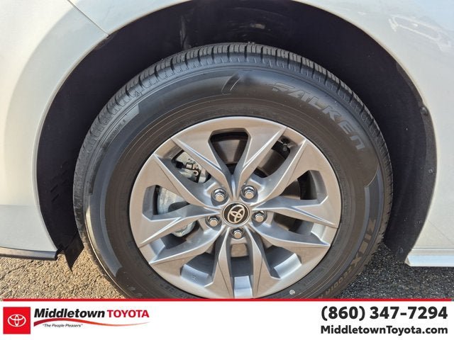 Used 2026 Toyota Sienna XLE FWD image 9
