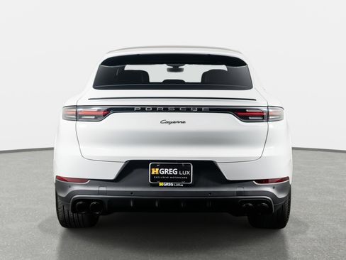 Used 2023 Porsche Cayenne Platinum Edition image 9