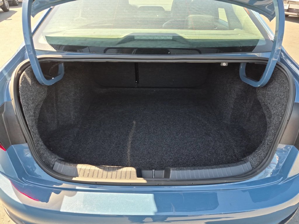 Used 2025 Volkswagen Jetta SE FWD image 29