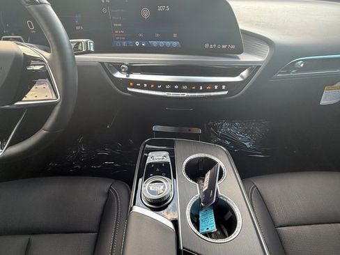 Certified 2026 Cadillac Lyriq Luxury AWD/4WD image 3