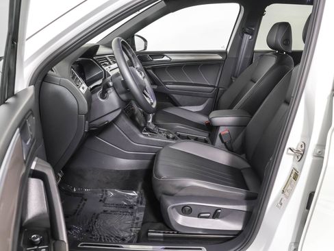 Used 2023 Volkswagen Tiguan SE R-Line image 7