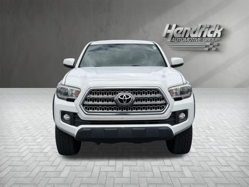Used 2017 Toyota Tacoma TRD Off-Road w/ Tow Package (A/T) AWD/4WD image 3