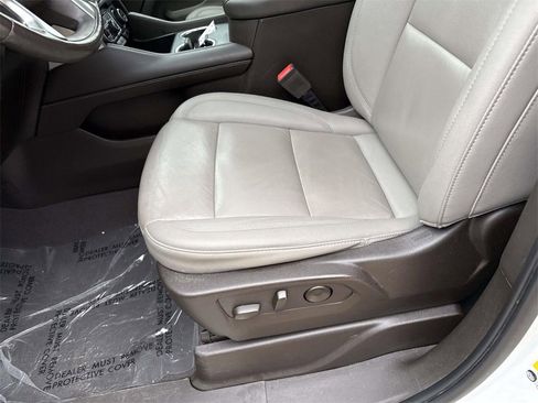 Used 2022 Chevrolet Suburban LT w/ LT Signature Package image 17