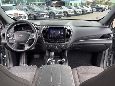 Used 2023 Chevrolet Traverse LT FWD image 9