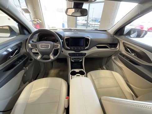 Used 2022 GMC Terrain Denali w/ Denali Premium Package image 8