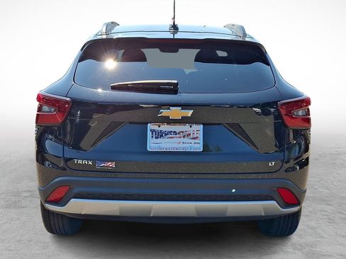 Used 2025 Chevrolet Trax LT FWD image 4