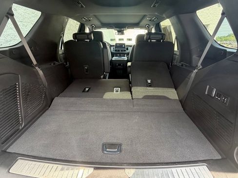 Used 2023 Chevrolet Tahoe Premier AWD/4WD image 14