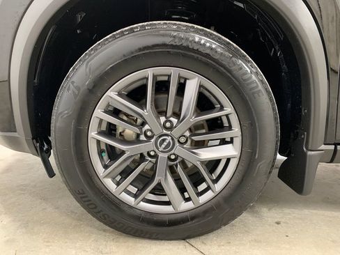 Used 2023 Nissan Rogue S image 2