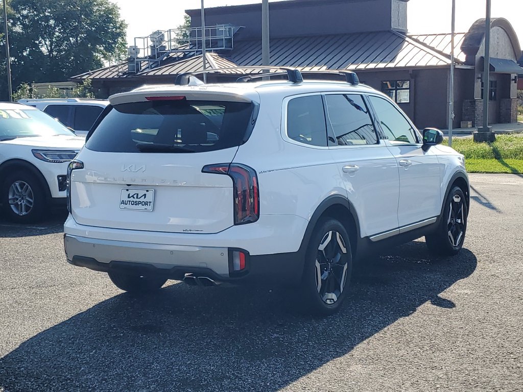 Used 2024 Kia Telluride EX w/ EX Captain's Chair Package FWD image 4