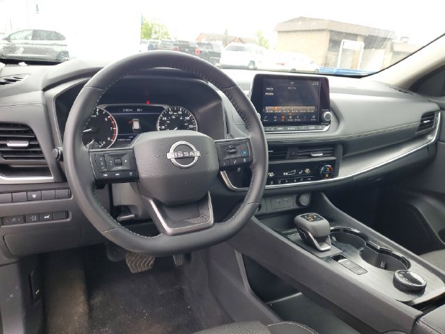 Used 2025 Nissan Rogue SV AWD/4WD image 15