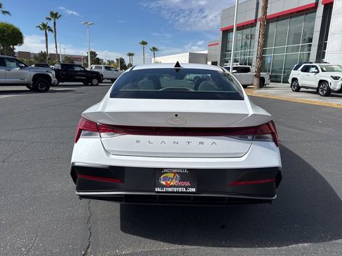 Used 2025 Hyundai Elantra SEL image 6