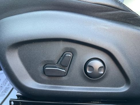 Used 2025 Jeep Compass Limited image 10