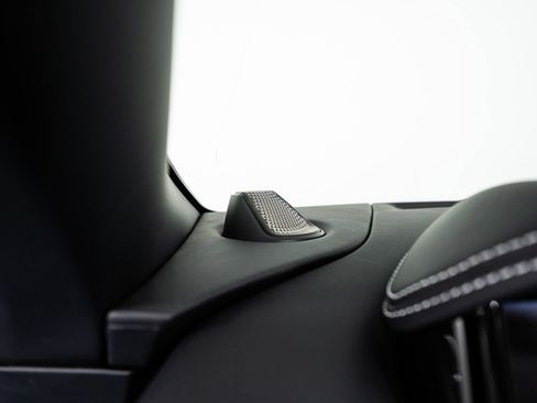 Used 2024 Aston Martin DB12 Convertible RWD image 33