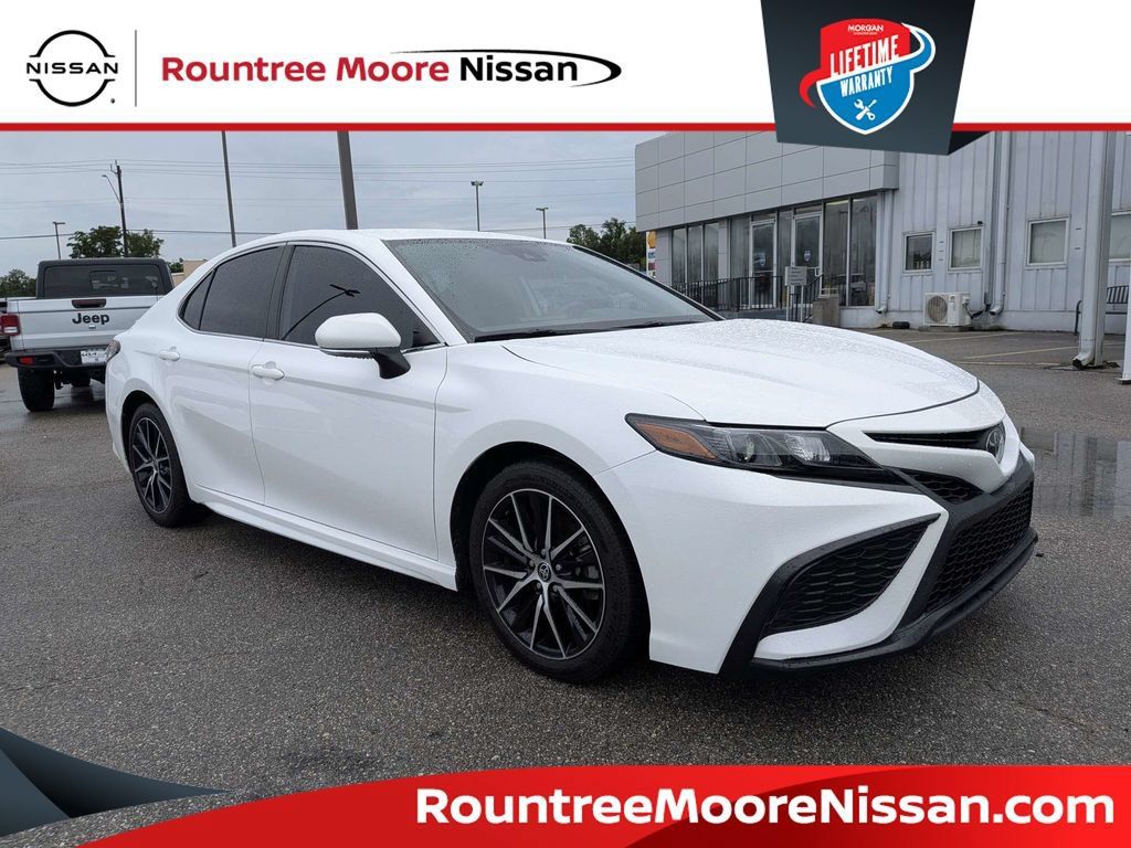 Used 2023 Toyota Camry SE FWD image 1