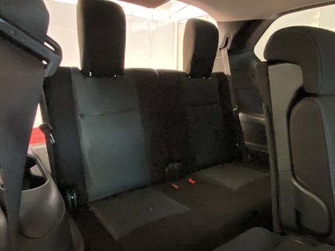 Used 2018 Nissan Pathfinder SV image 15
