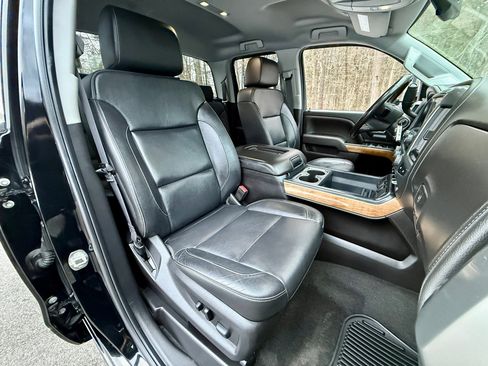 Used 2018 Chevrolet Silverado 2500 LTZ w/ LTZ Plus Package image 29