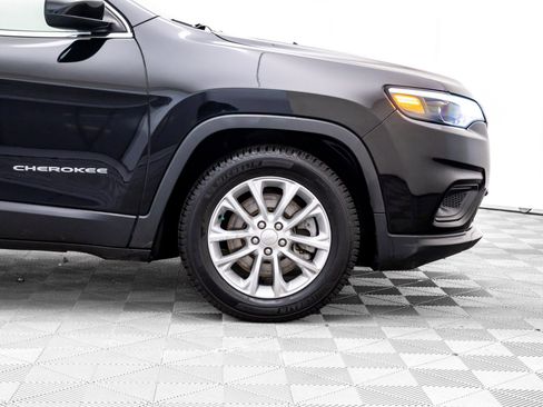 Used 2019 Jeep Cherokee Latitude w/ Cold Weather Group image 28