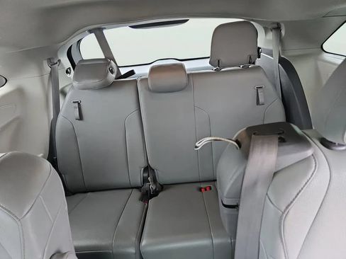 Used 2021 Toyota Sienna XLE FWD image 16