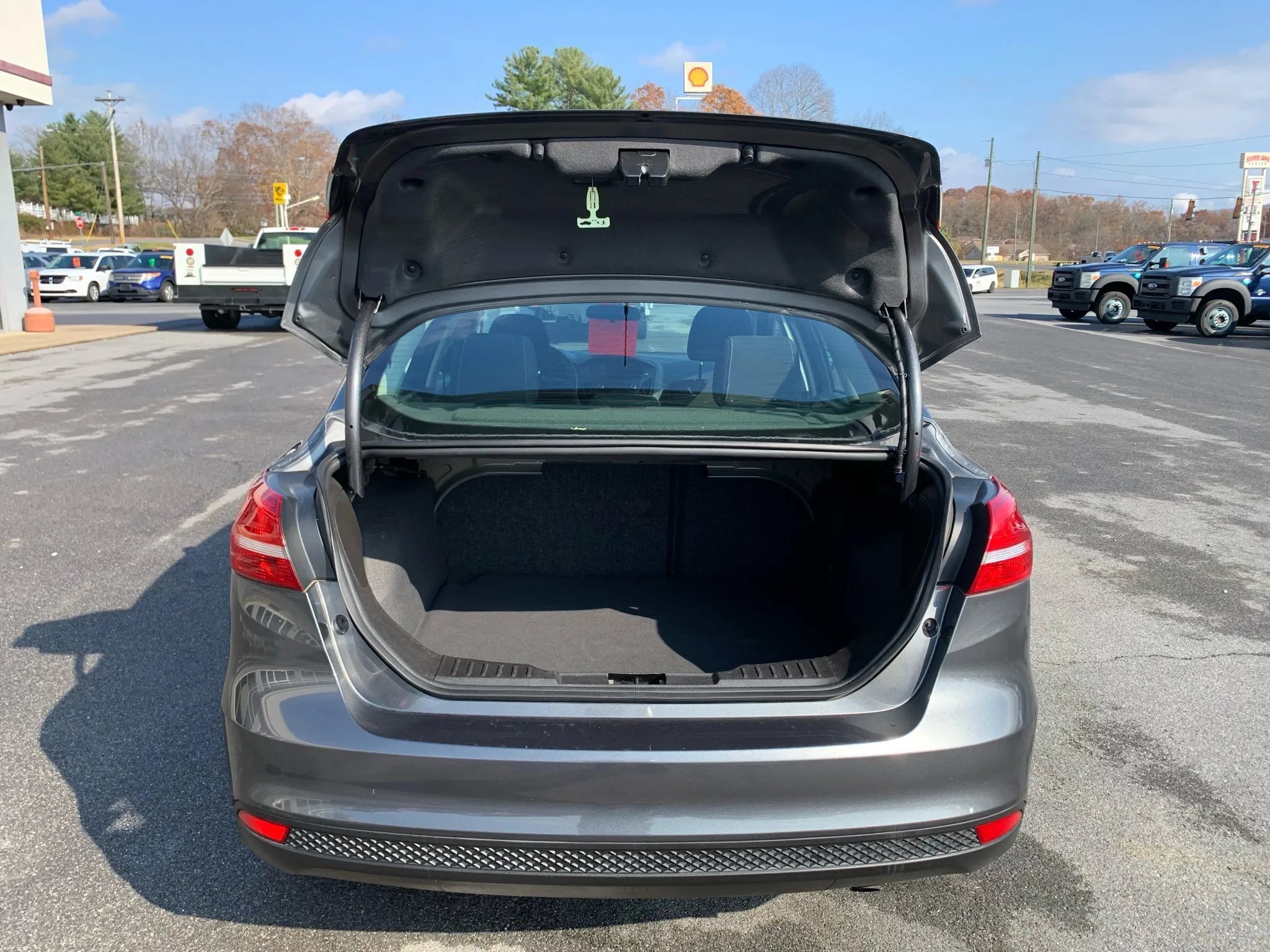 Used 2016 Ford Focus SE FWD image 28