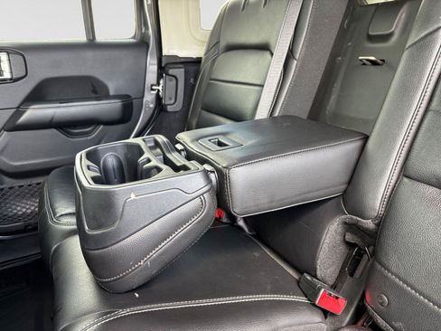 Used 2018 Jeep Wrangler Unlimited Sahara w/ Dual Top Group AWD/4WD image 39