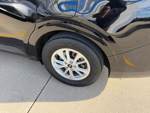 Used 2024 Kia Carnival LX image 5