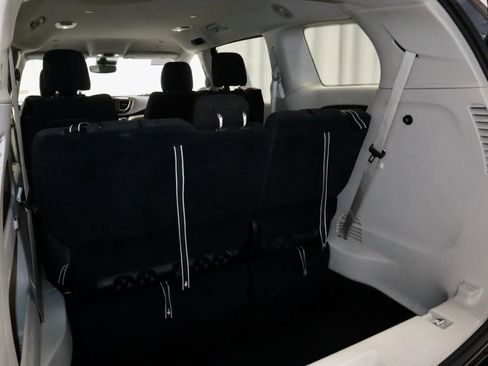 Used 2023 Chrysler Voyager LX FWD image 14