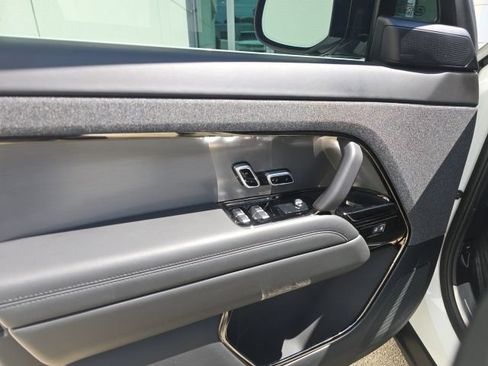 Used 2026 Land Rover Range Rover Sport SE AWD/4WD image 9