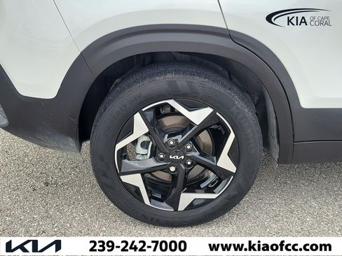 Certified 2024 Kia Seltos EX AWD/4WD image 9
