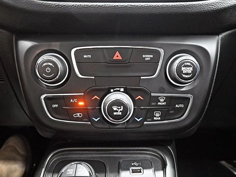 Used 2019 Jeep Compass Trailhawk AWD/4WD image 17