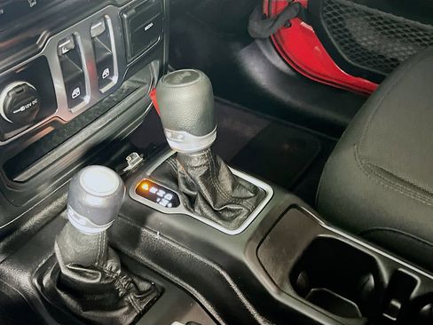 Used 2020 Jeep Wrangler Sport AWD/4WD image 16