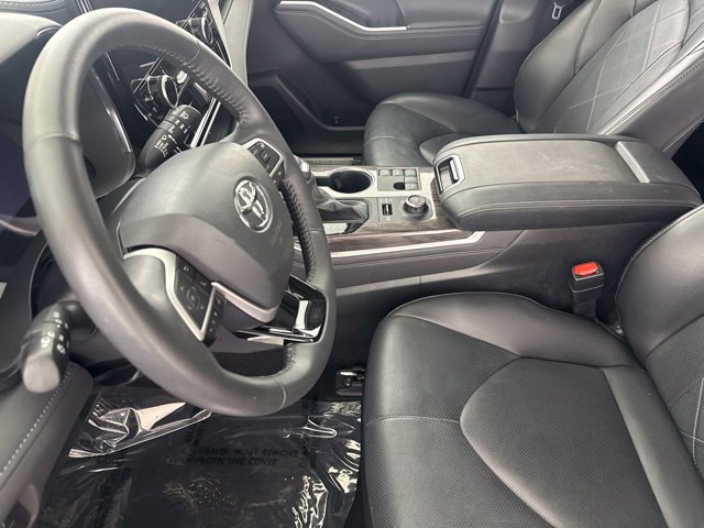Used 2024 Toyota Highlander Platinum AWD/4WD image 21