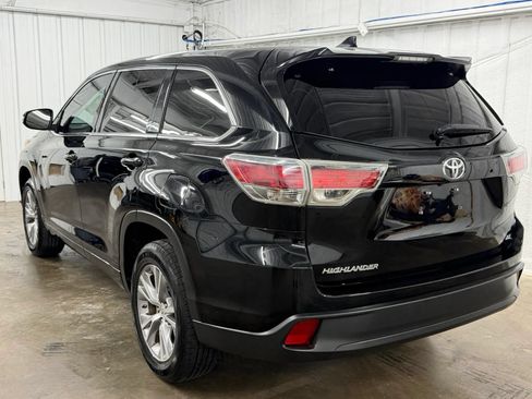 Used 2015 Toyota Highlander Plus FWD image 6