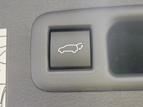 Certified 2024 Toyota Highlander XLE FWD image 8